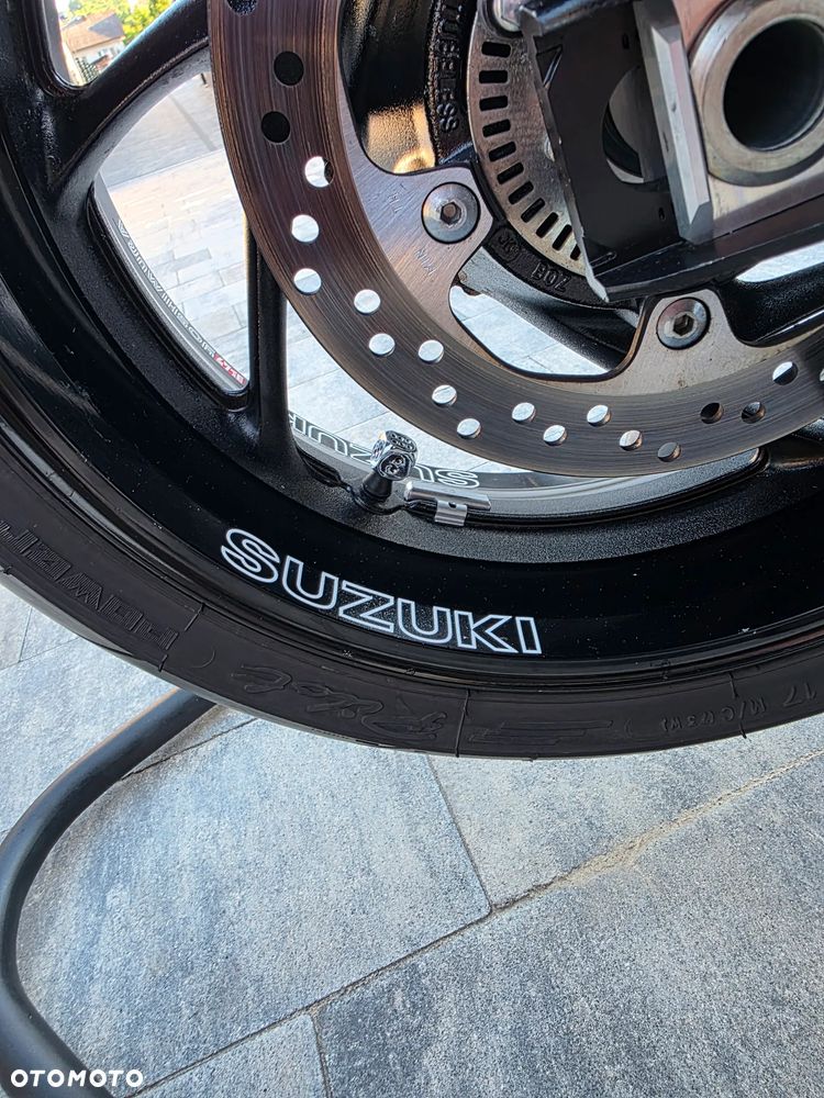 Suzuki GSX 1000 - 11