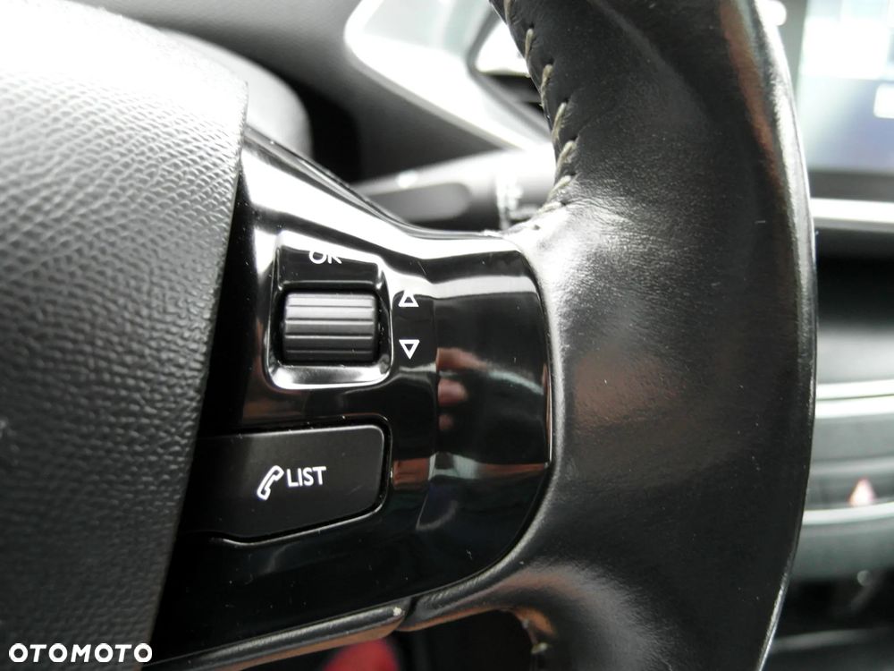 Peugeot 308 BlueHDi FAP 150 Stop & Start Allure - 21