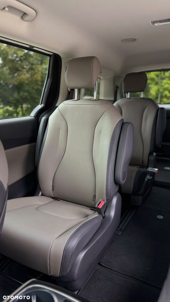 Kia Carnival - 33