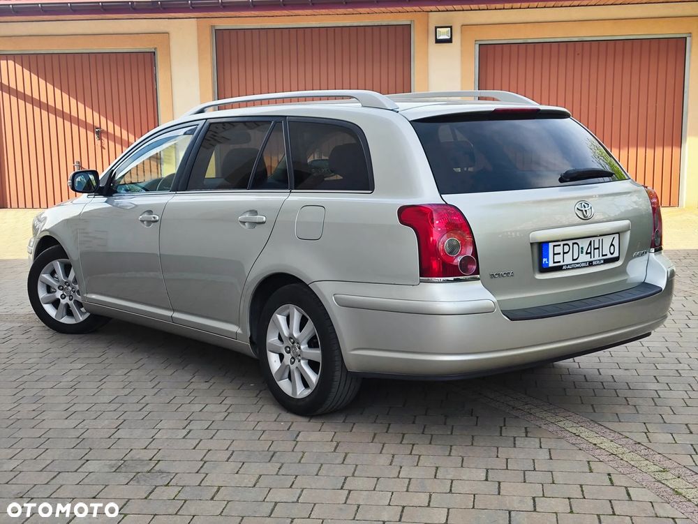 Toyota Avensis 1.8 VVT-i Sol Premium - 16