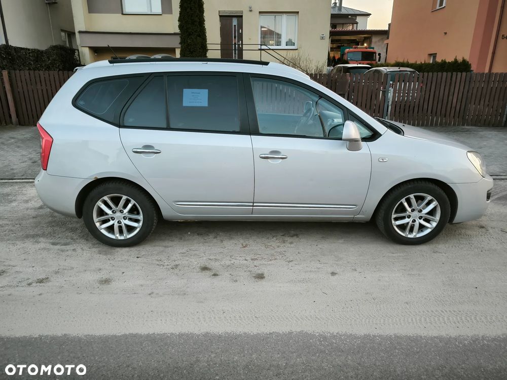 Kia Carens - 8