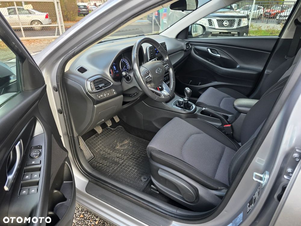 Hyundai i30 1.5 DPI Classic + - 10