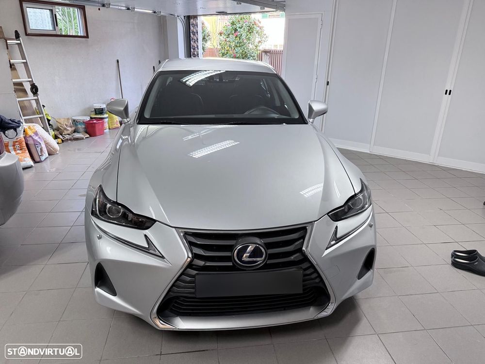 Lexus IS 300H - 2