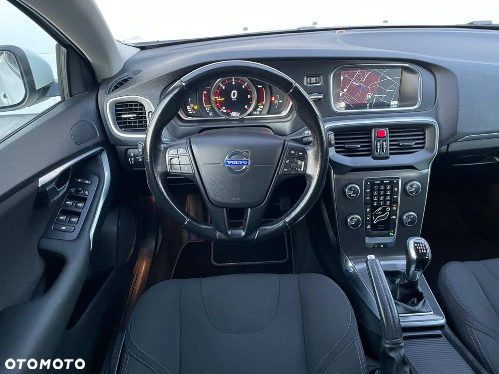 Volvo V40 D2 Summum - 26