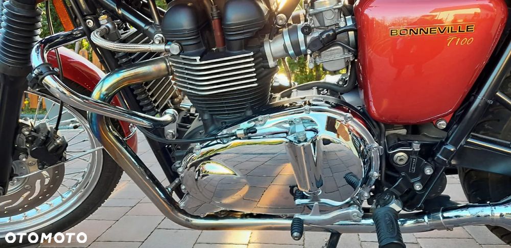 Triumph Bonneville - 9