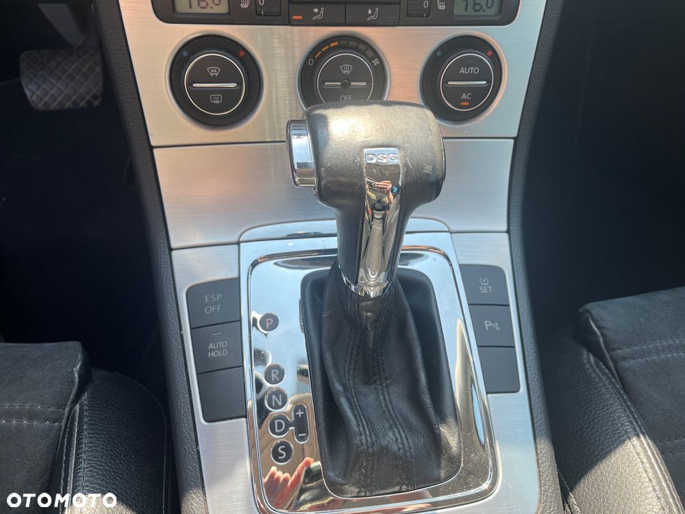 Volkswagen Passat 2.0 TDI DSG Highline - 12