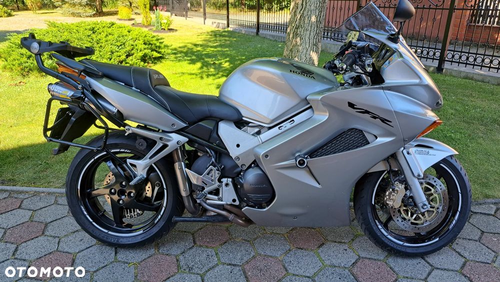 Honda VFR - 4
