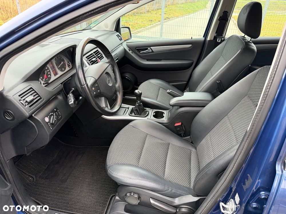 Mercedes-Benz Klasa B 180 - 11