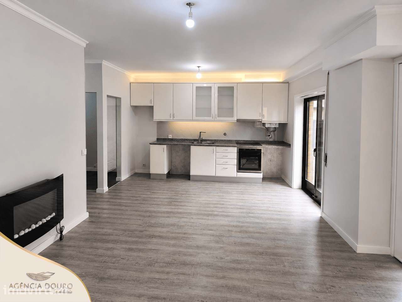 Apartamento T1+1 remodelado no centro de Matosinhos - Grande imagem: 2/13