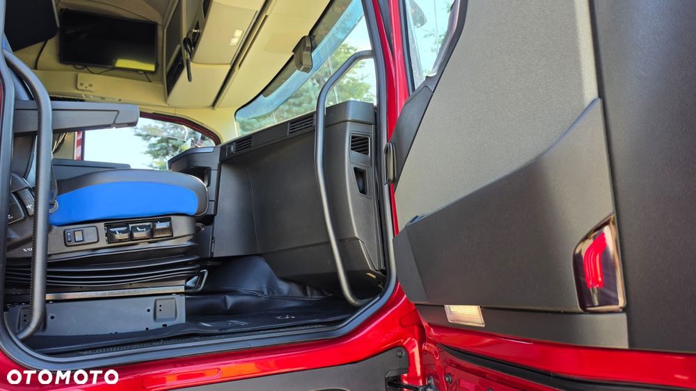 Volvo ///FH///500///2023/// GLOBETROTTER///XXL///HYDRAULIKA/// KLIMATYZACJA POSTOJOWA///ALUMINIOWE FELGI///ZABUDOWY MIĘDZYOSIOWE///FULL LED///VIRTUAL COCPIT///TV///WAGA/// STAN BARDZO DOBRY - 26
