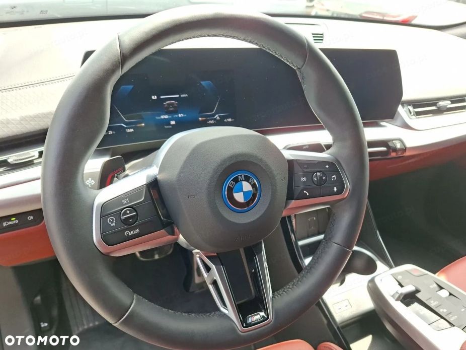 BMW iX2 - 10