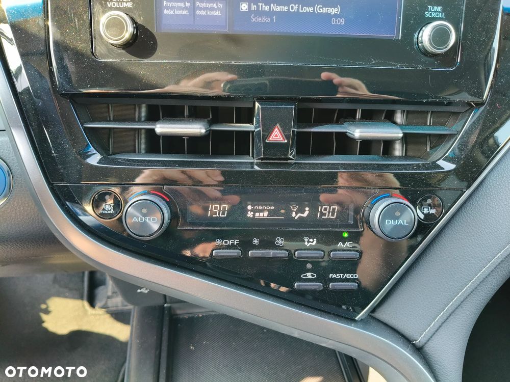 Toyota Camry 2.5 Hybrid Comfort CVT - 22