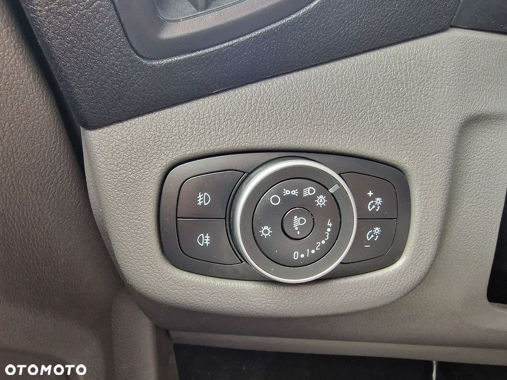 Ford Tourneo Connect Grand - 36