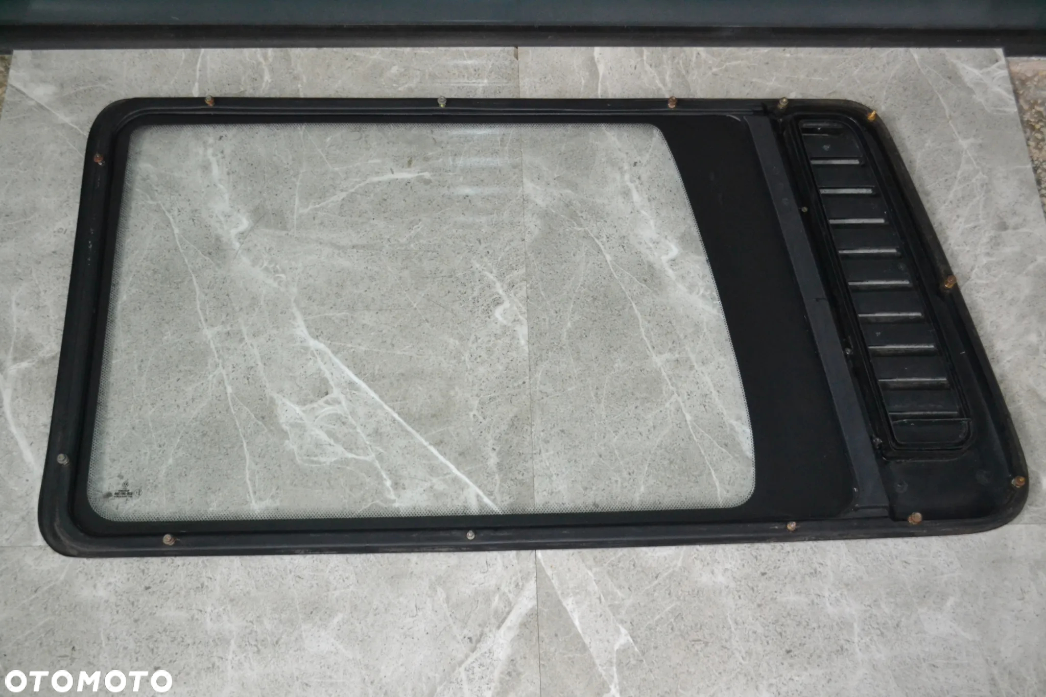 VW T4 LIFT MULTIVAN CARAVELLE SZYBA BOCZNA KAROSERYJNA PRAWA TYŁ TYLNA POMORSKIE - 2
