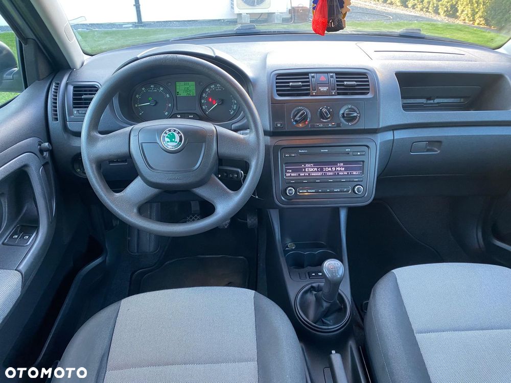 Skoda Fabia 2010 photo 4