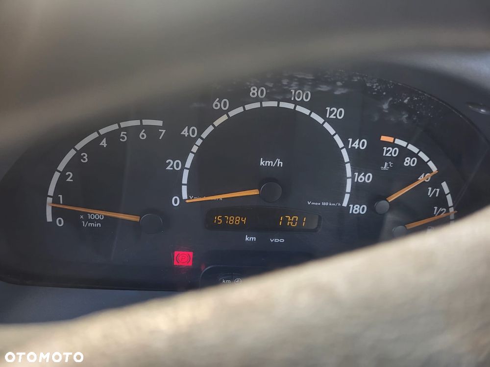 Mercedes-Benz 208D - 6