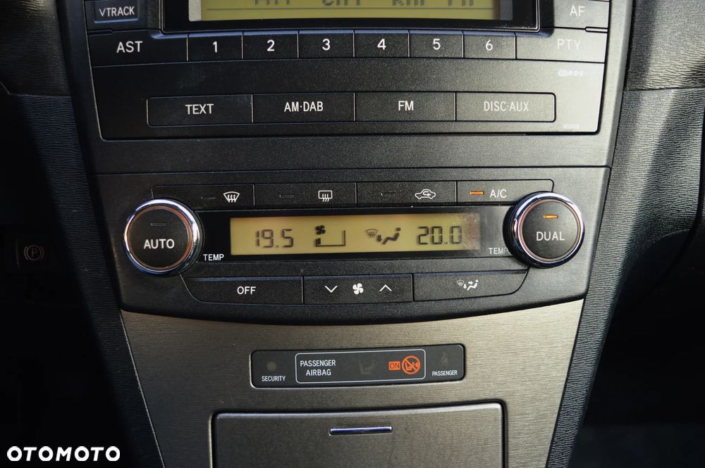 Toyota Avensis 2.0 D-4D Sol - 19