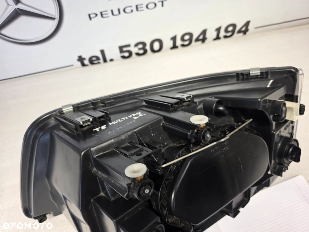 VW T5 MULTIVAN / CARAVELLE 04-09 BARDZO ŁADNA PRAWA LAMPA PRZEDNIA PRZÓD NR AUKCJI LPP350 - 15