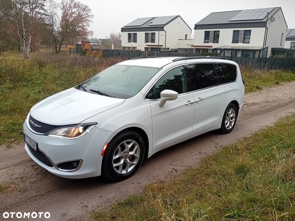 Chrysler Pacifica - 2