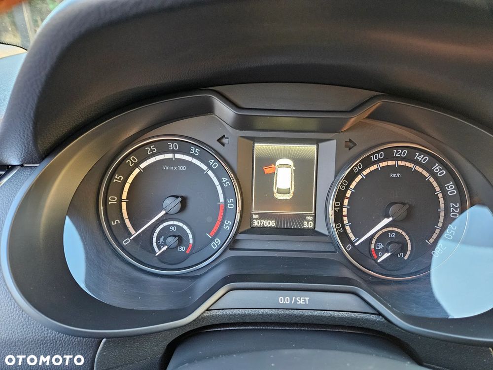 Skoda Octavia 2.0 TDI DSG RS - 2