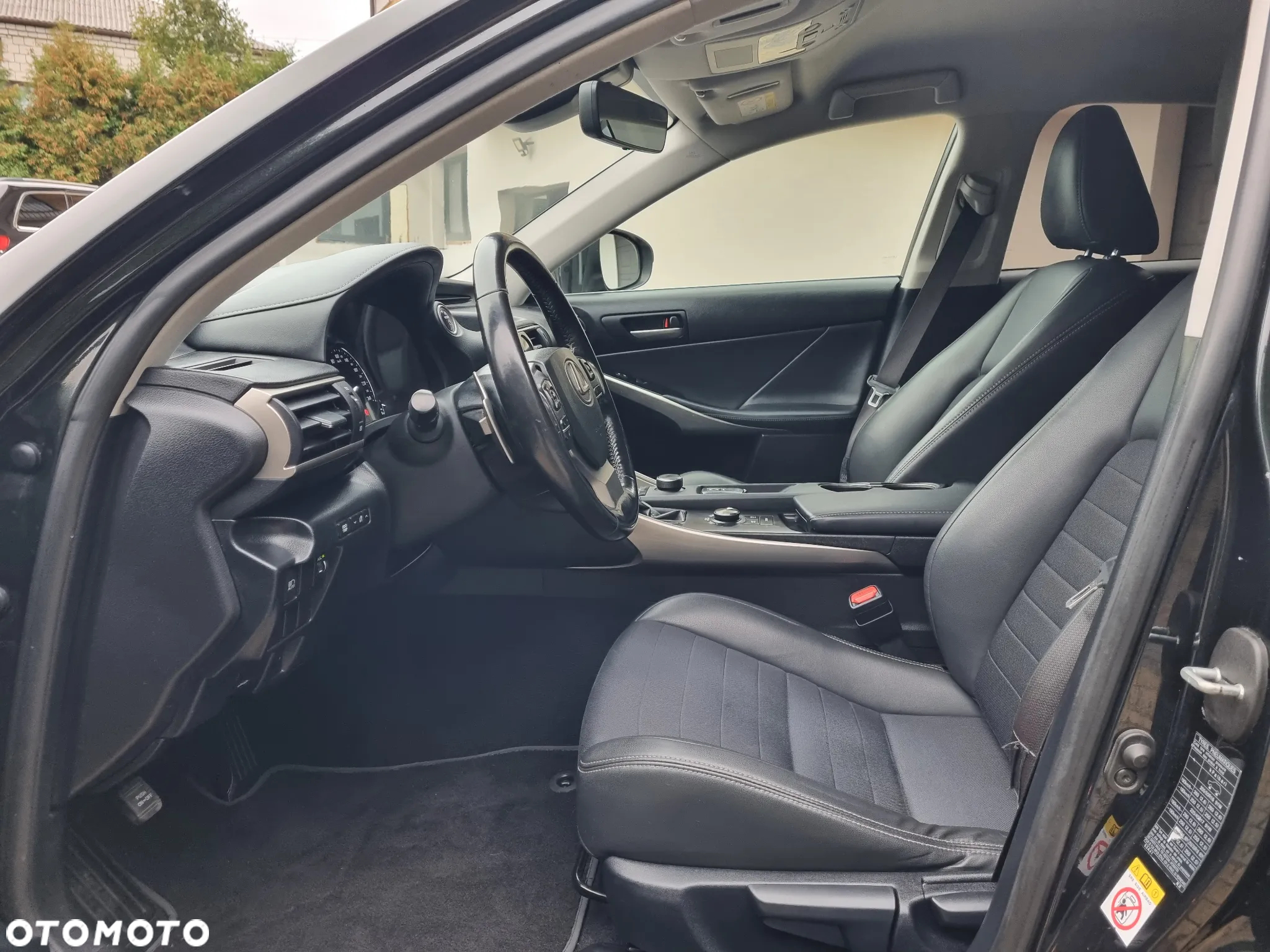 Lexus IS 300h Business Edition - 5