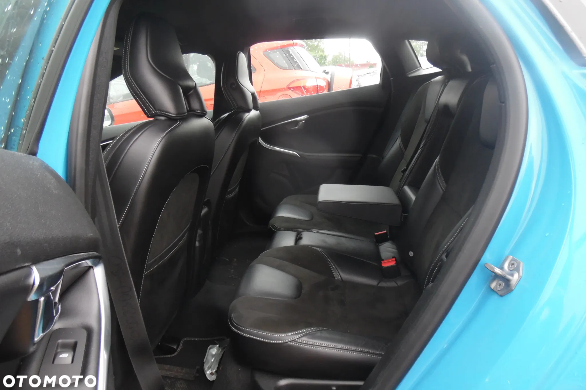 Volvo V40 D2 R-Design - 9