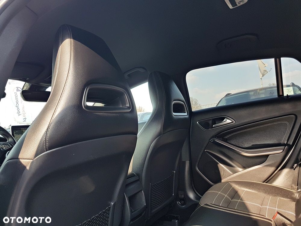 Mercedes-Benz CLA 200 7G-DCT AMG Line - 23