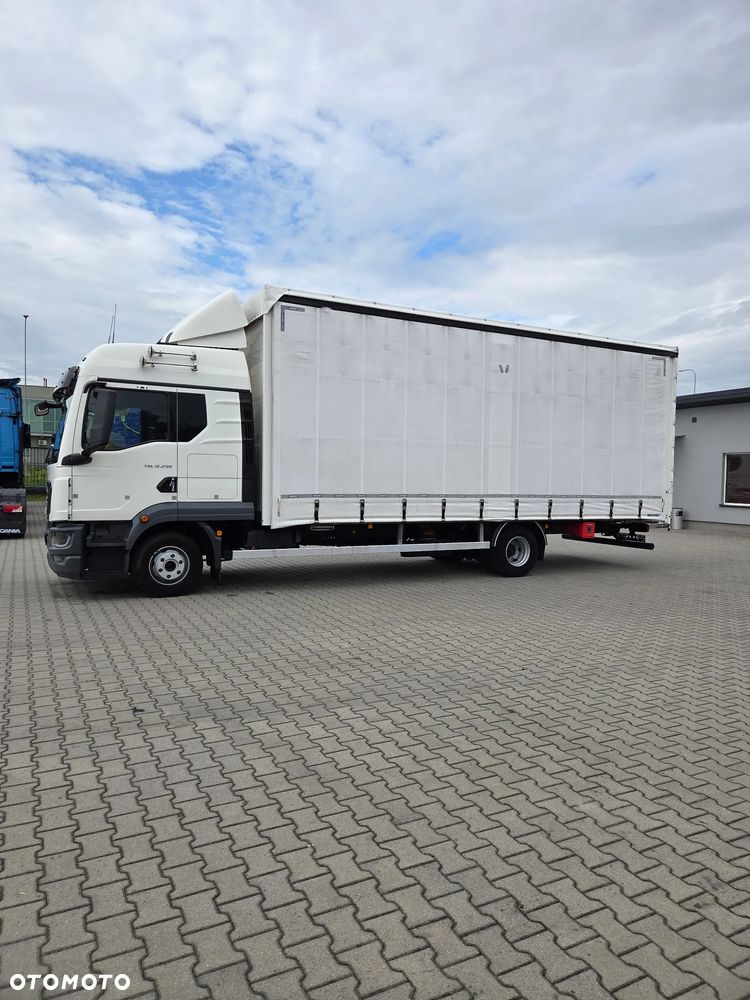 MAN 12.250 /PLANDEKA/KABINA SYPIALNA/ - 4
