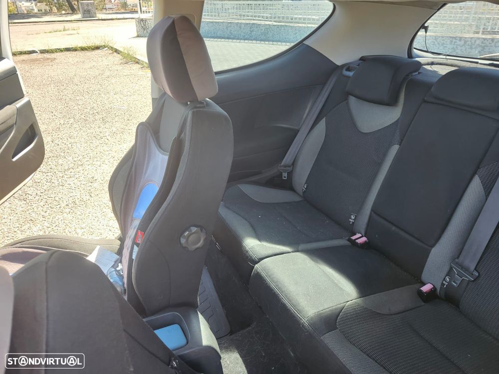 Peugeot 308 2008 photo 4