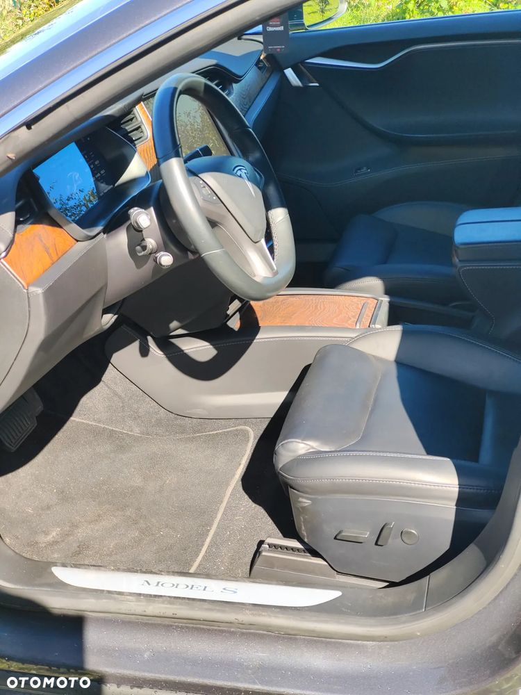 Tesla Model S - 18
