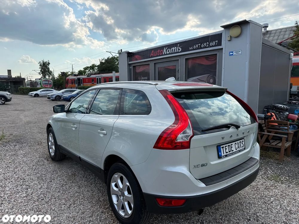 Volvo XC 60 D4 Momentum - 4