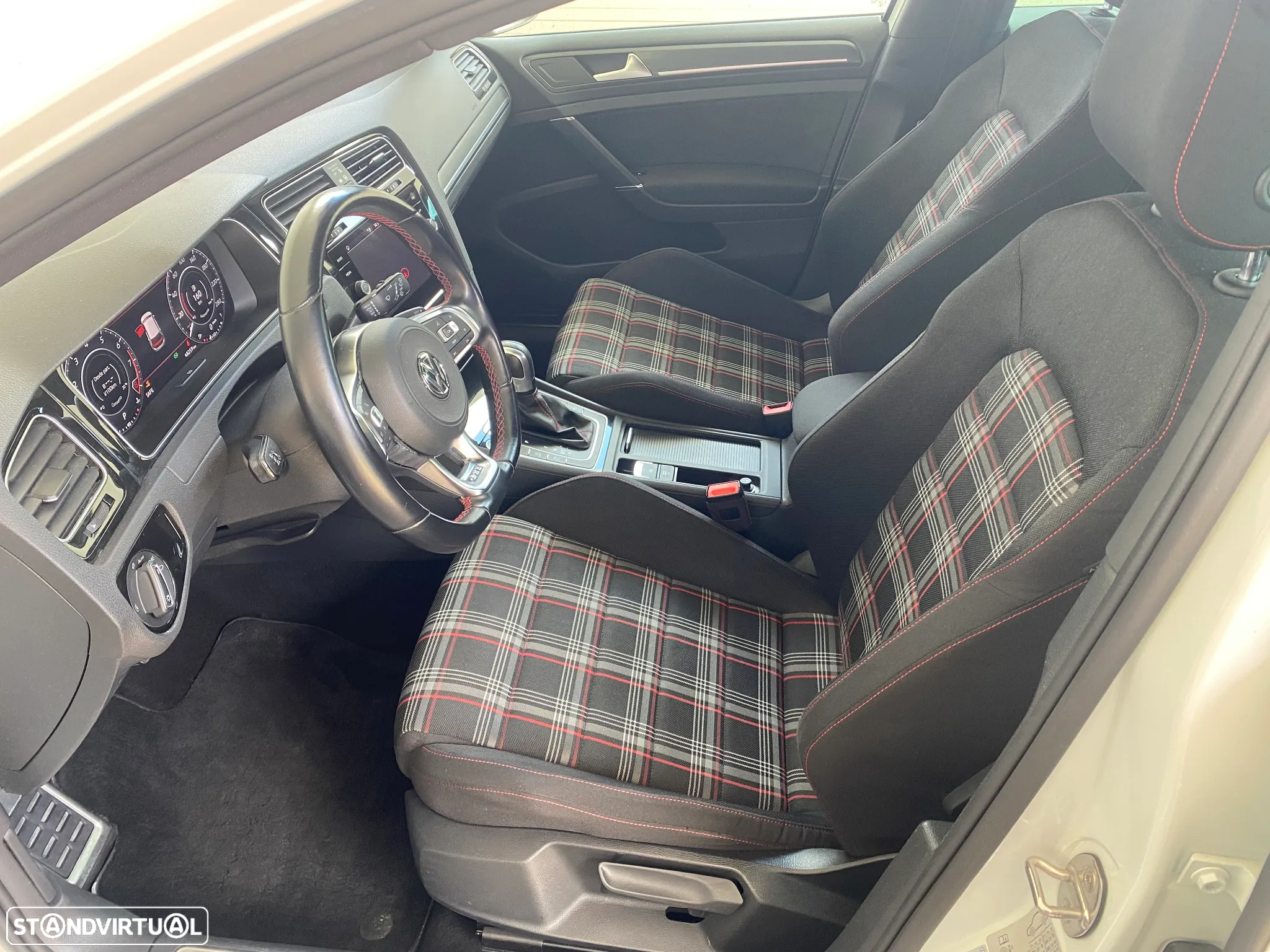 VW Golf 2.0 TSI GTI DSG Performance - 11