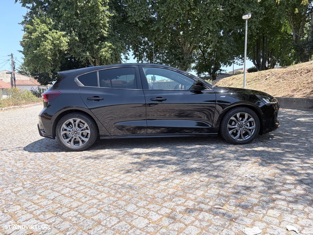 Ford Focus 1.0 EcoBoost MHEV ST-Line — fotografia 3
