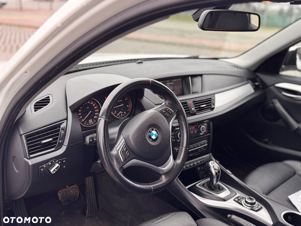 BMW X1 xDrive18d Sport Line - 12