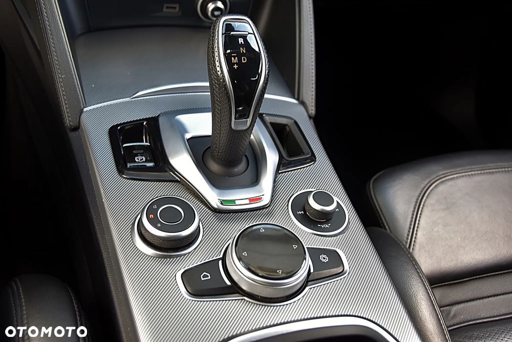 Alfa Romeo Stelvio 2.0 Turbo Veloce Q4 - 38