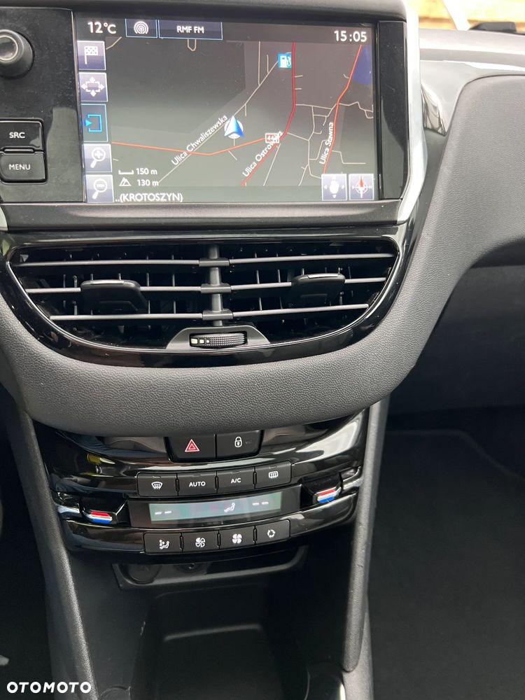 Peugeot 208 - 15