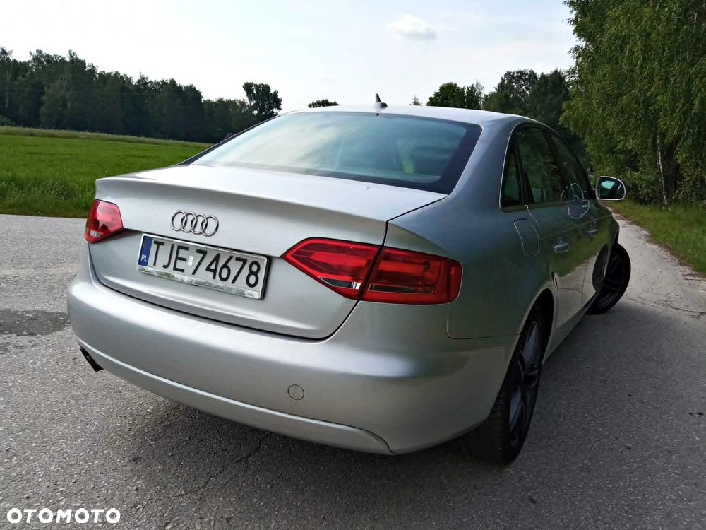 Audi A4 Limousine - 4