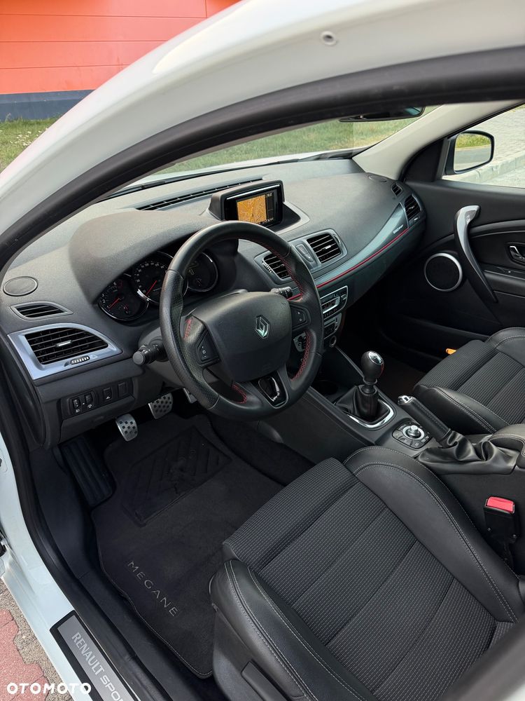 Renault Megane TCe 180 GT - 14