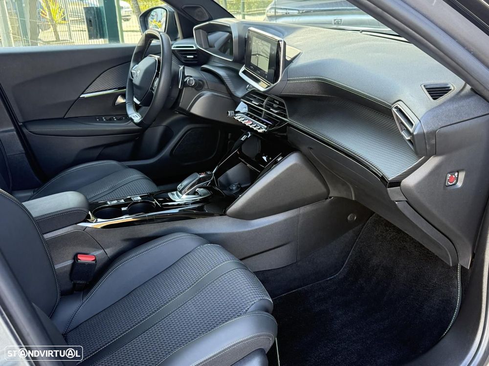 Peugeot 2008 1.2 PureTech GT EAT8 - 37