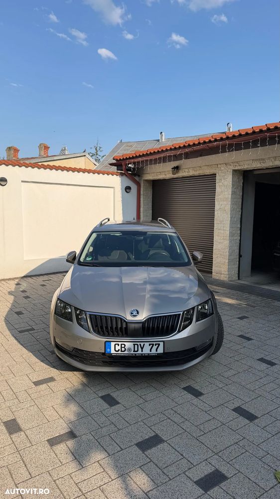 Skoda Octavia 1.6 TDI DSG Ambition - 2