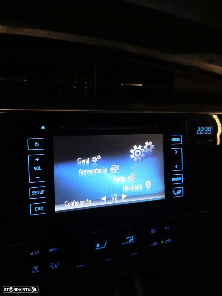 Toyota Auris Touring Sports 1.8 HSD Comfort +P.Techno+P.Sport - 17