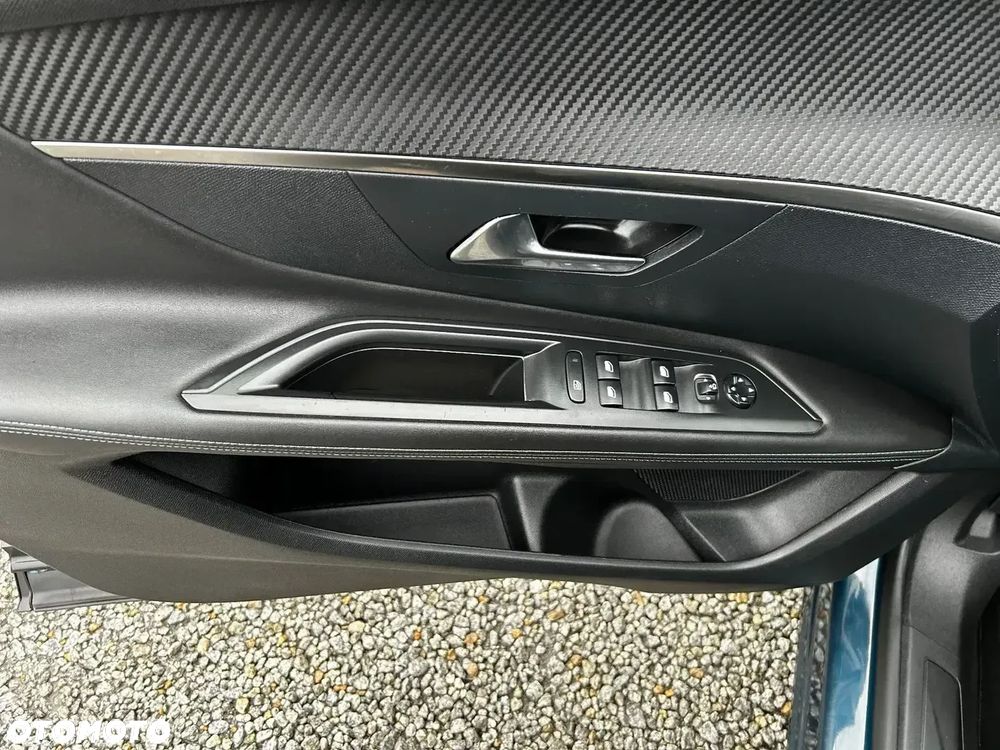 Peugeot 3008 225 e-EAT8 Allure - 39