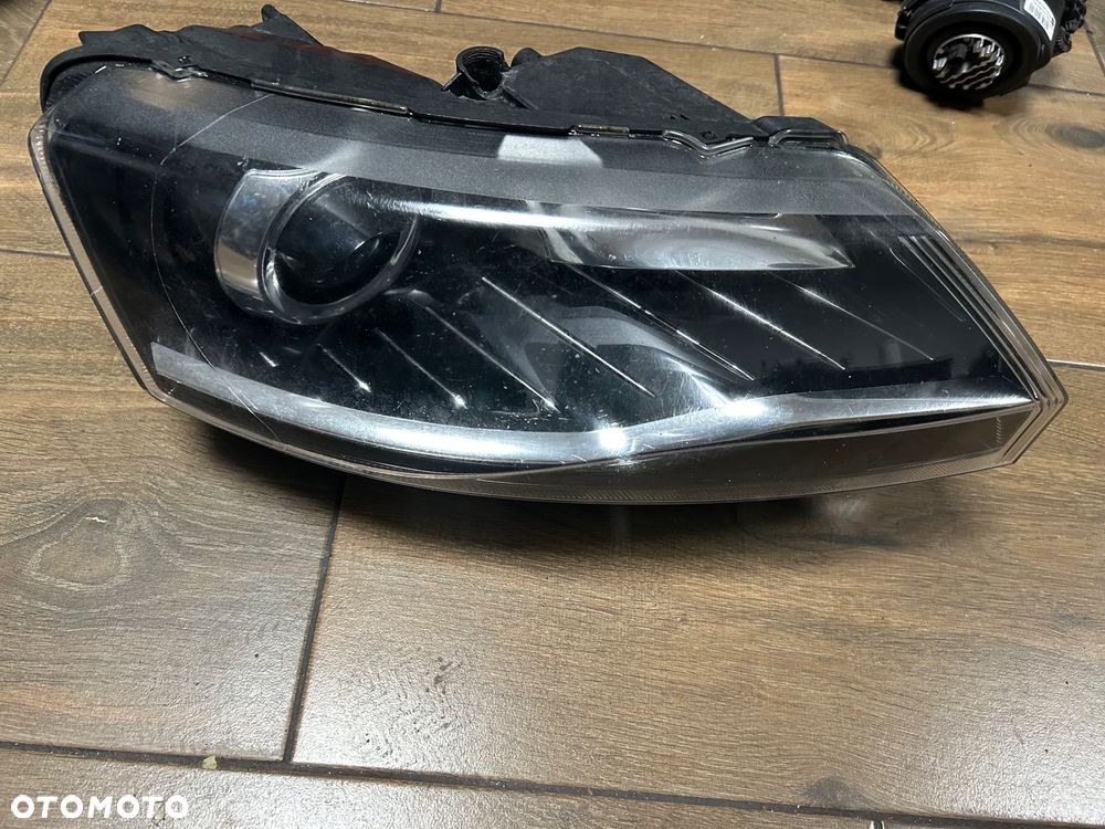LAMPA PRAWY PRZOD 5JB941016C SKODA RAPID