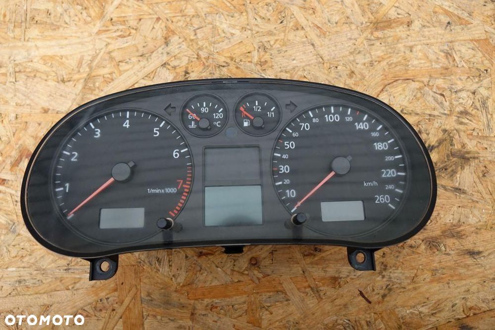 LICZNIK ZEGARY BENZYNA EU AUDI A38L 8L0920900C - 1