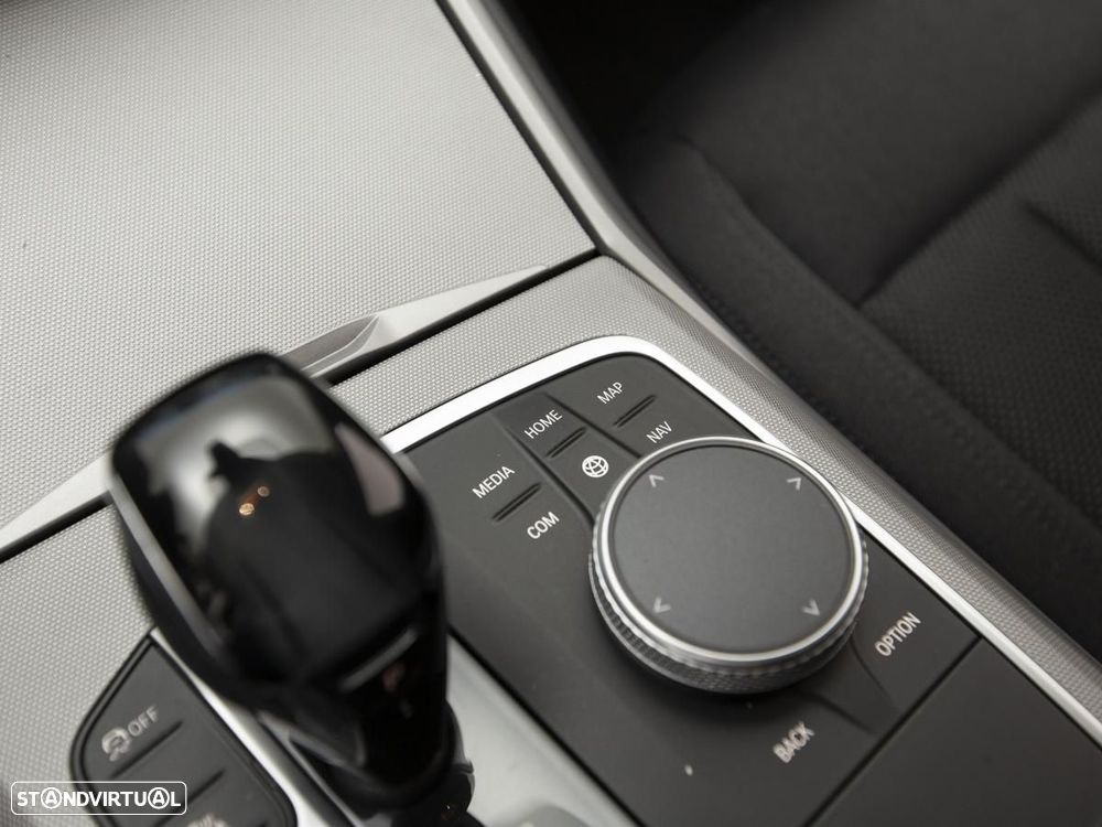 BMW 330 e Corporate Edition Auto — fotografia 21