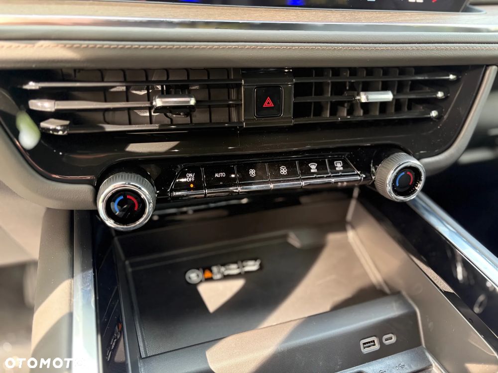 Chevrolet Suburban - 16