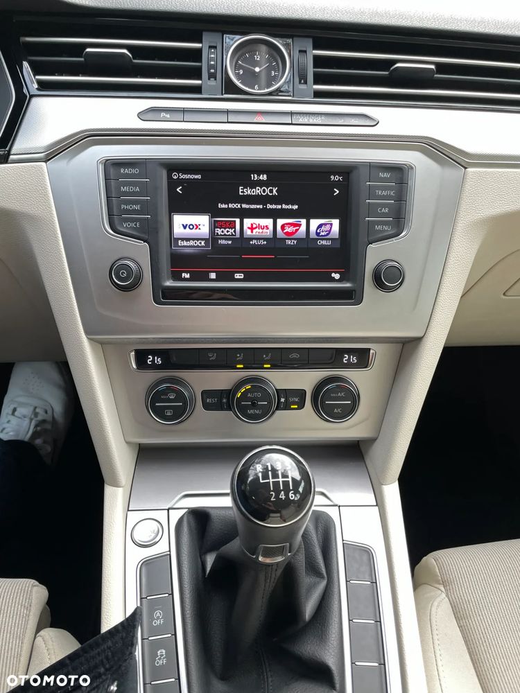 Volkswagen Passat 1.8 TSI BMT Comfortline - 10