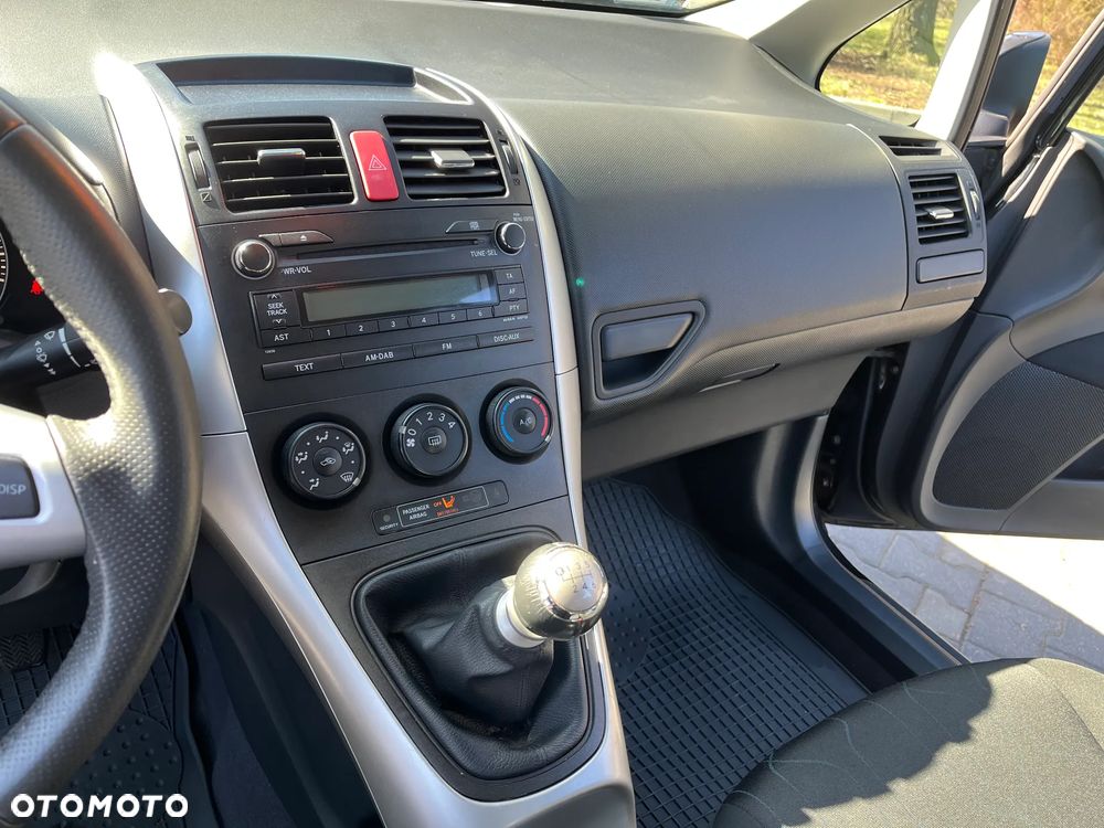 Toyota Auris 1.33 VVT-i Life Comfort - 4