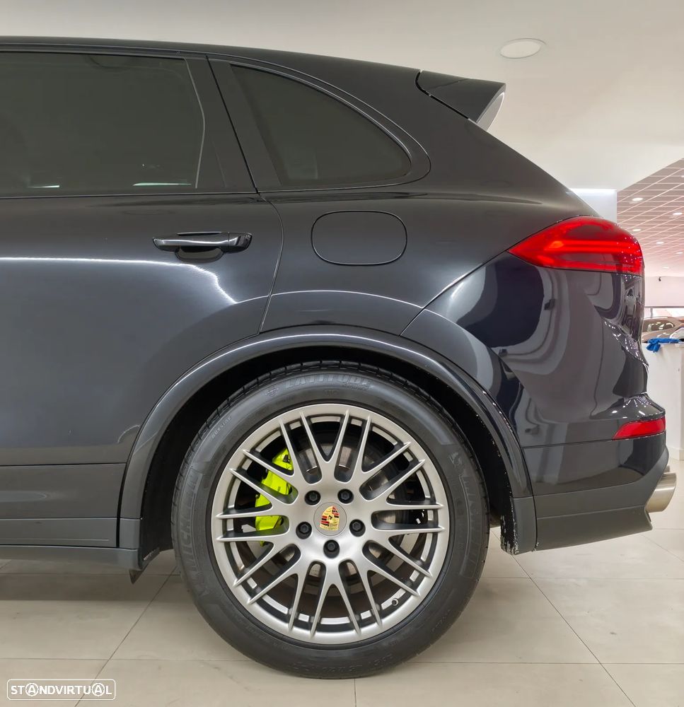 Porsche Cayenne S E-Hybrid Platinum Edition - 10