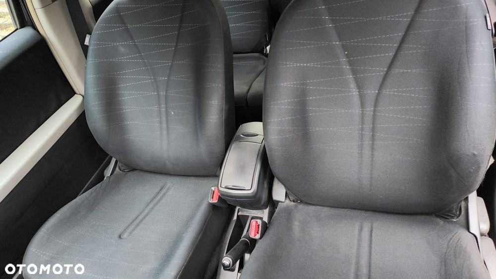 Toyota Yaris 1.3 - 16